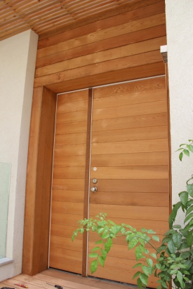 דלת עץ